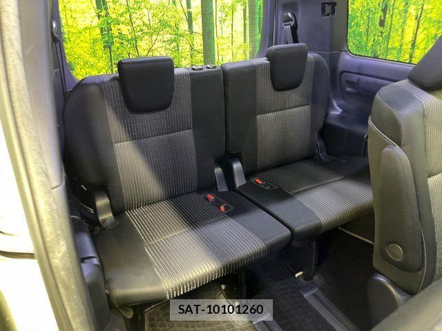 Toyota VOXY HYBRID 2017-11 5882709-10
