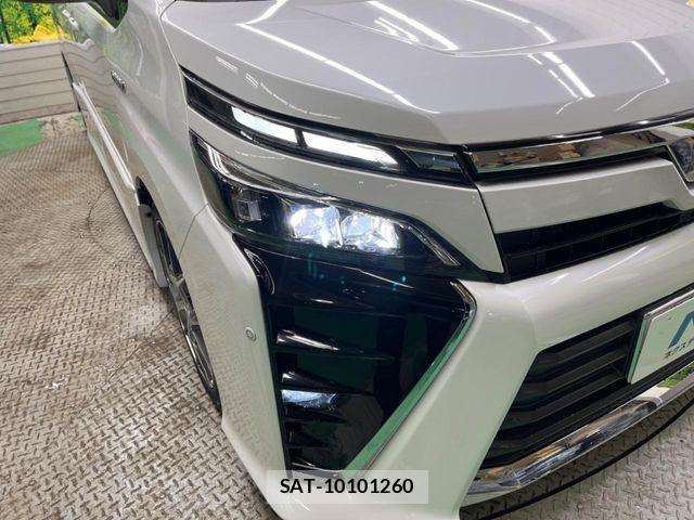 Toyota VOXY HYBRID 2017-11 5882709-12