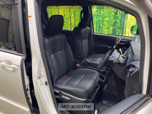 Toyota VOXY HYBRID 2017-11 5882709-8
