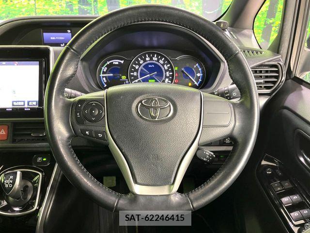 Toyota VOXY HYBRID 2018-03 5882691-11