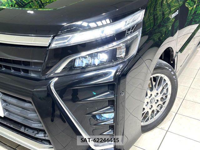 Toyota VOXY HYBRID 2018-03 5882691-12