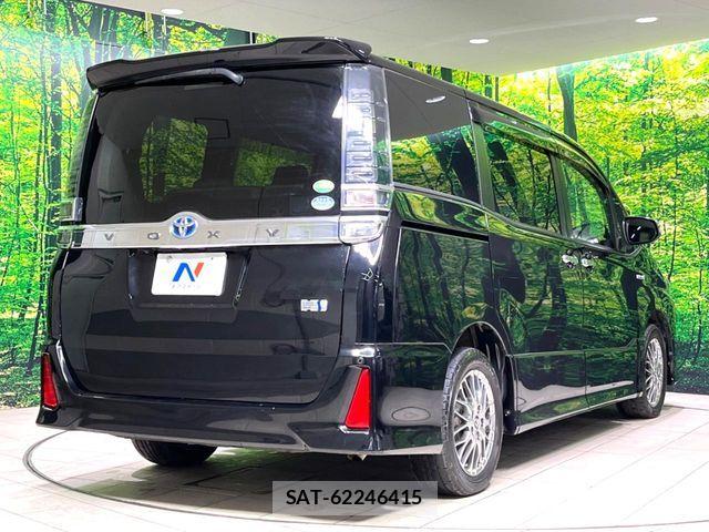 Toyota VOXY HYBRID 2018-03 5882691-17