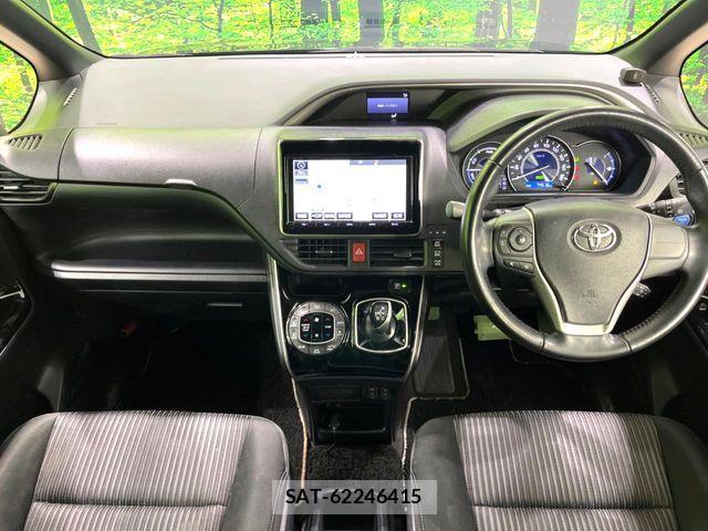 Toyota VOXY HYBRID 2018-03 5882691-1