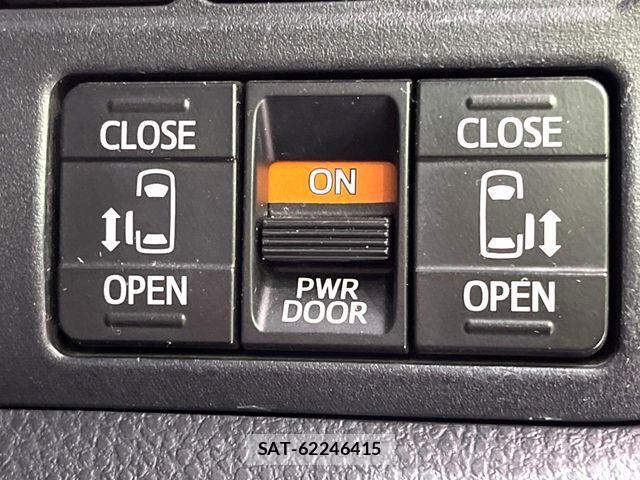 Toyota VOXY HYBRID 2018-03 5882691-4