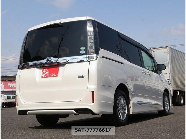 Toyota VOXY HYBRID 2014-05 5882723-1