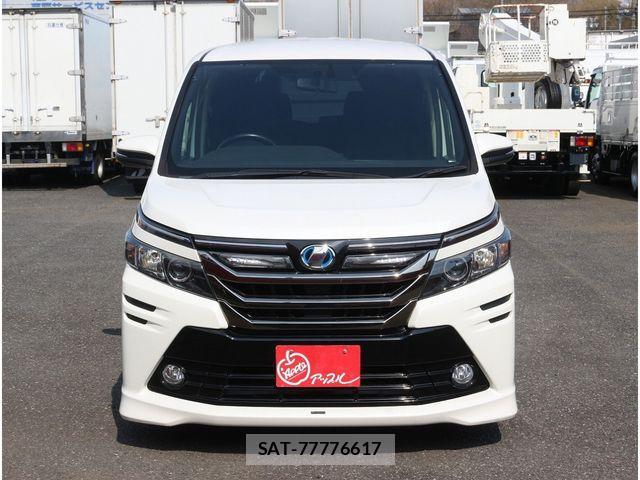 Toyota VOXY HYBRID 2014-05 5882723-23