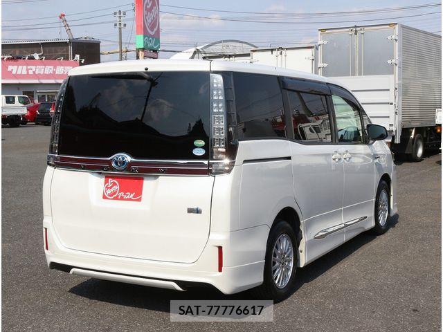 Toyota VOXY HYBRID 2014-05 5882723-26