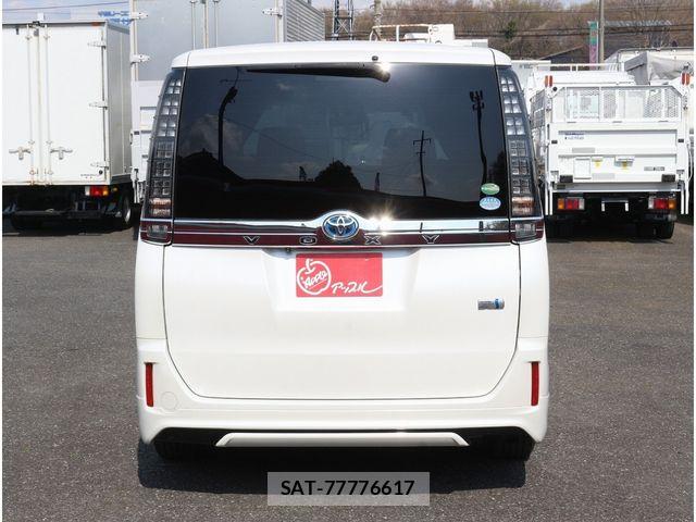 Toyota VOXY HYBRID 2014-05 5882723-27