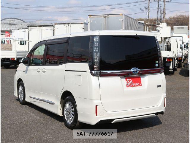 Toyota VOXY HYBRID 2014-05 5882723-28