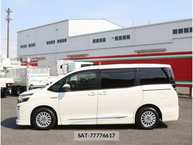 Toyota VOXY HYBRID 2014-05 5882723-29