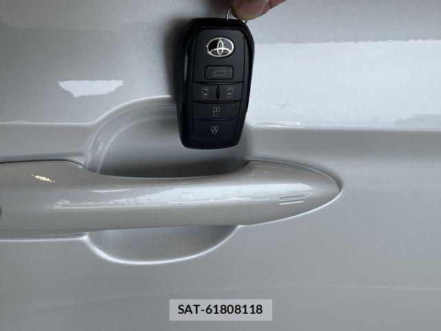 Toyota VOXY HYBRID 2026-03 5882586-10