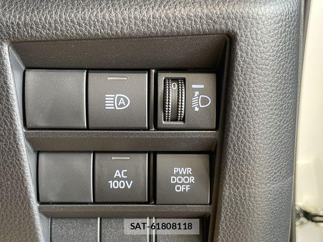 Toyota VOXY HYBRID 2026-03 5882586-18