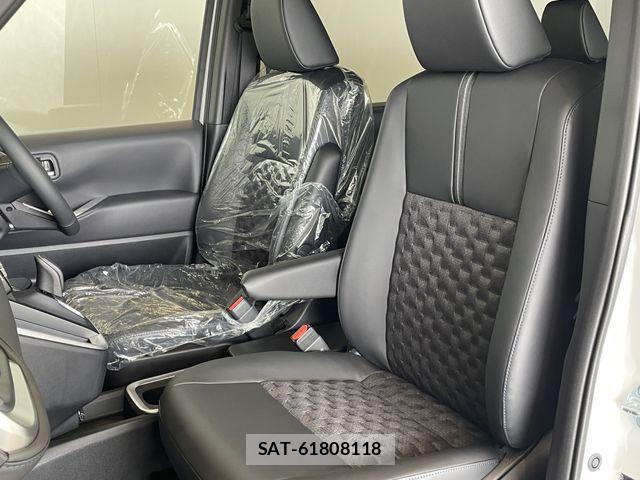 Toyota VOXY HYBRID 2026-03 5882586-24