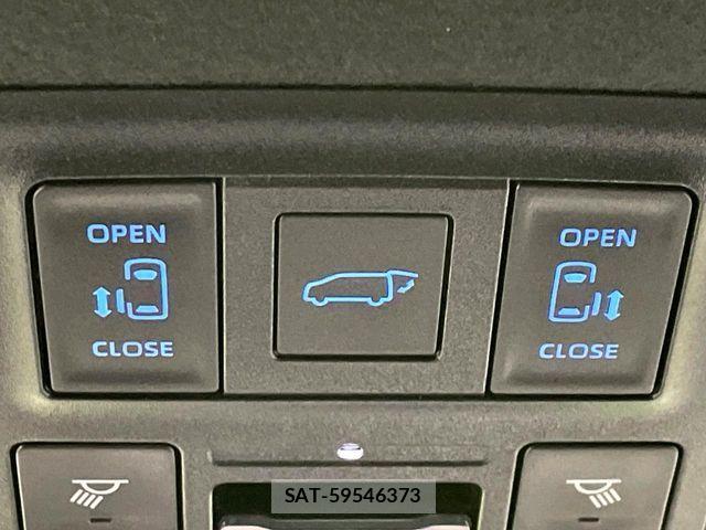 Toyota VOXY HYBRID 2022-11 6022933-4