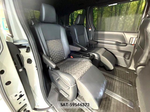 Toyota VOXY HYBRID 2022-11 6022933-8