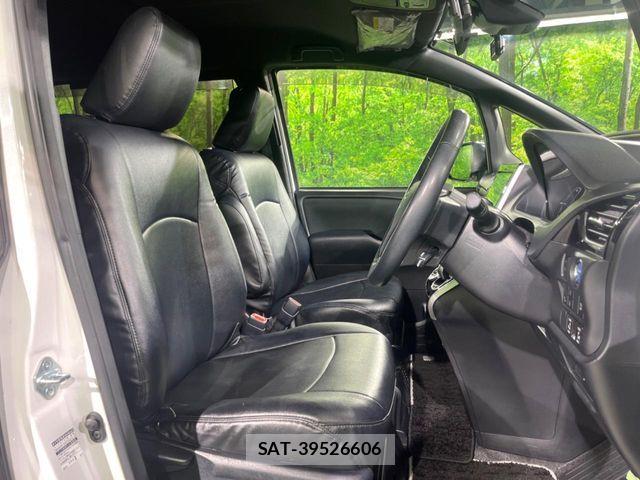 Toyota VOXY HYBRID 2019-03 6022977-9