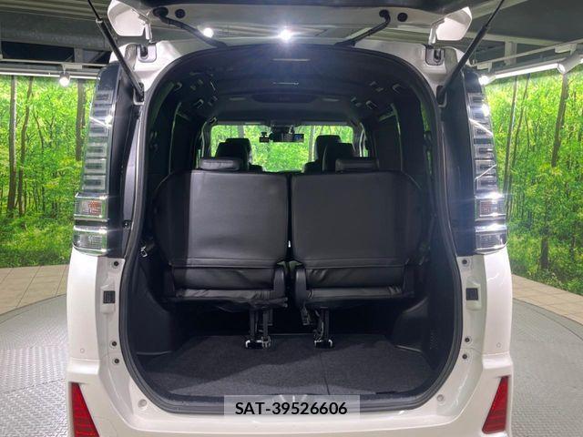Toyota VOXY HYBRID 2019-03 6022977-12
