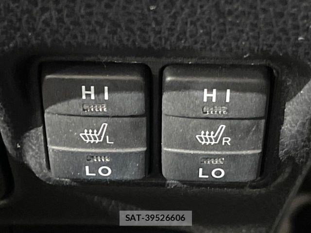 Toyota VOXY HYBRID 2019-03 6022977-6