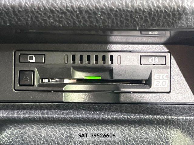 Toyota VOXY HYBRID 2019-03 6022977-7