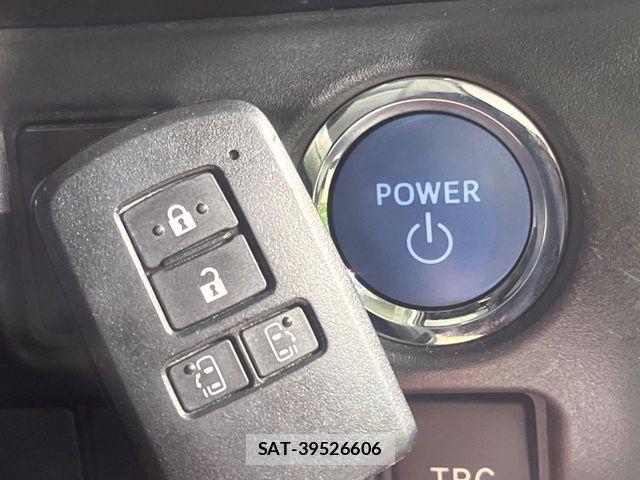 Toyota VOXY HYBRID 2019-03 6022977-8