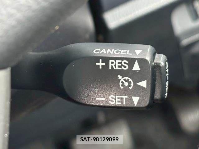 Toyota VOXY HYBRID 2016-11 6022994-7