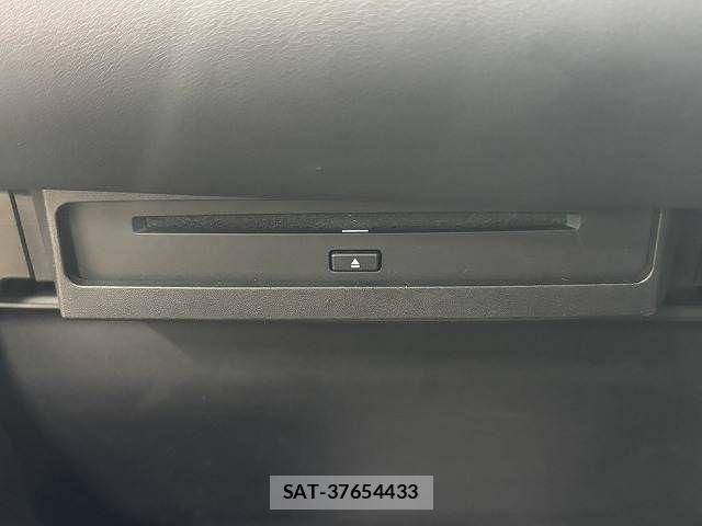 Toyota VOXY HYBRID 2022-05 6022884-9