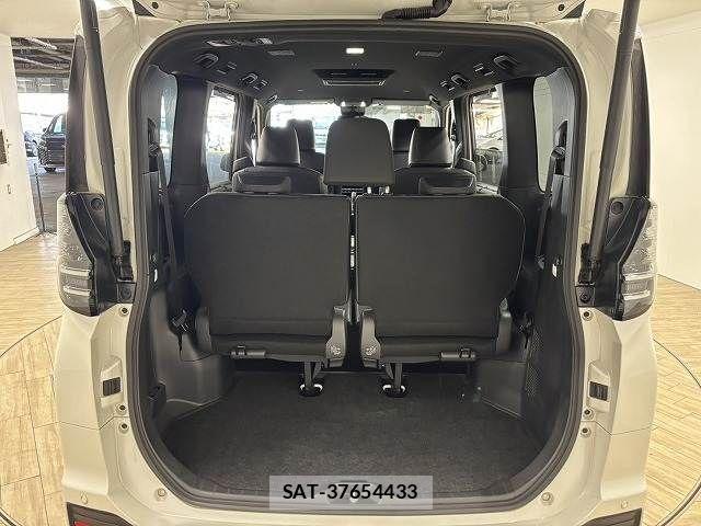 Toyota VOXY HYBRID 2022-05 6022884-12