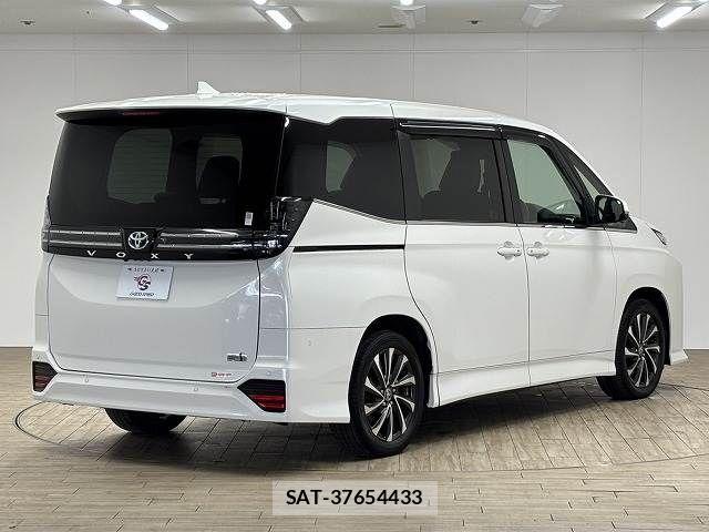 Toyota VOXY HYBRID 2022-05 6022884-15