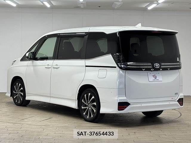 Toyota VOXY HYBRID 2022-05 6022884-16