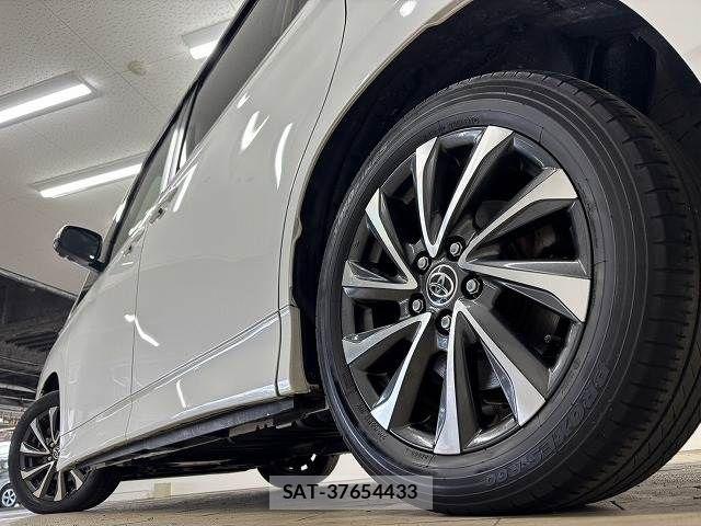 Toyota VOXY HYBRID 2022-05 6022884-18