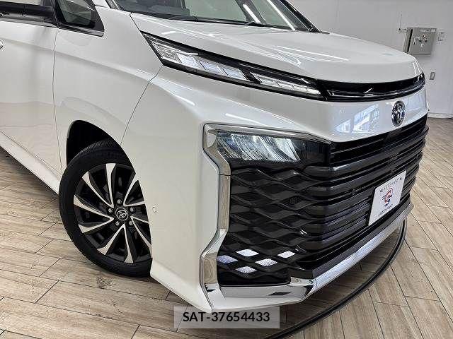 Toyota VOXY HYBRID 2022-05 6022884-19