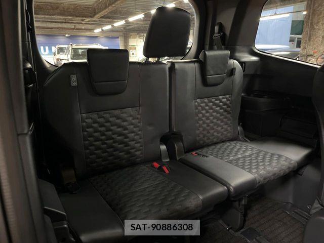 Toyota VOXY HYBRID 2023-02 6022929-9