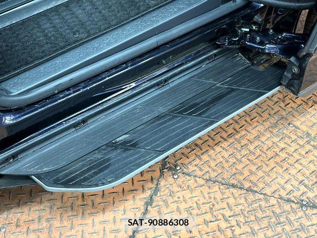 Toyota VOXY HYBRID 2023-02 6022929-5