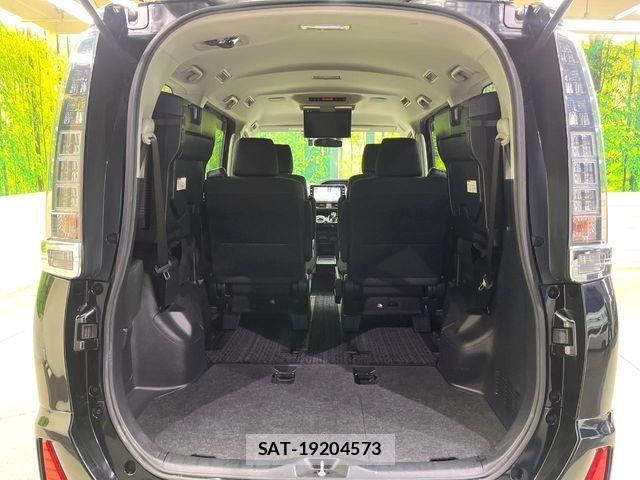 Toyota VOXY HYBRID 2017-03 6221124-10