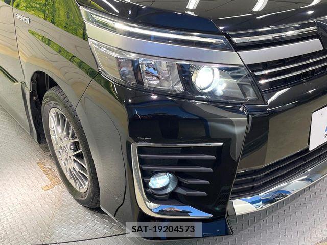 Toyota VOXY HYBRID 2017-03 6221124-11