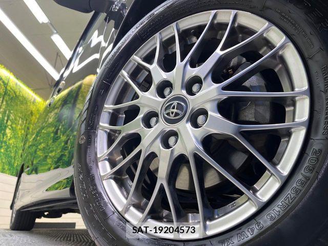 Toyota VOXY HYBRID 2017-03 6221124-12