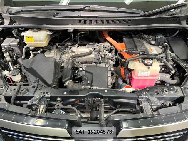 Toyota VOXY HYBRID 2017-03 6221124-16