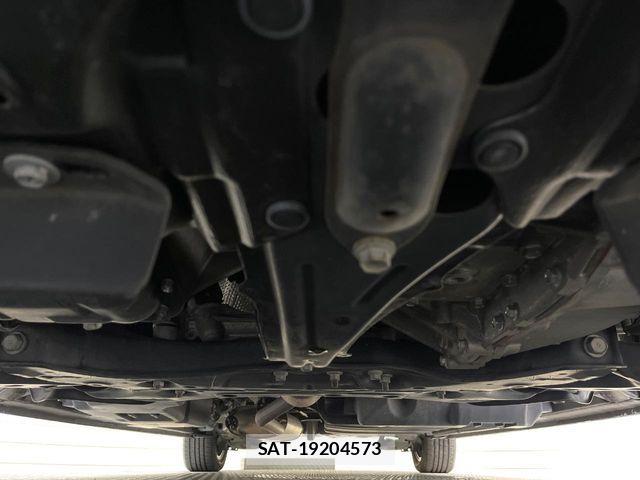 Toyota VOXY HYBRID 2017-03 6221124-17