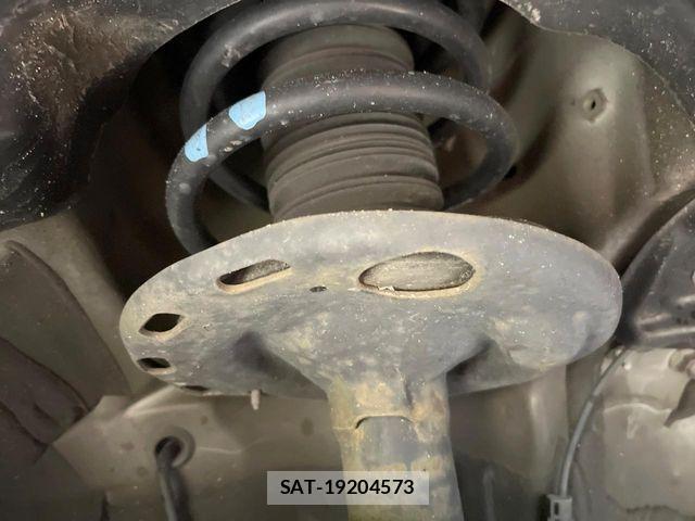 Toyota VOXY HYBRID 2017-03 6221124-18