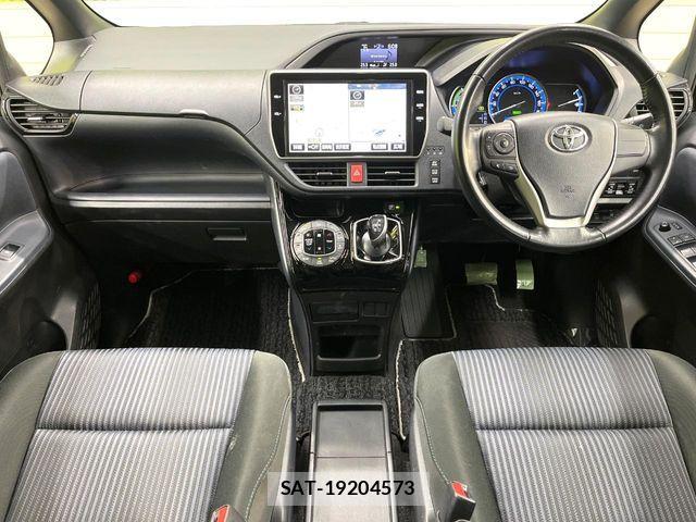 Toyota VOXY HYBRID 2017-03 6221124-1