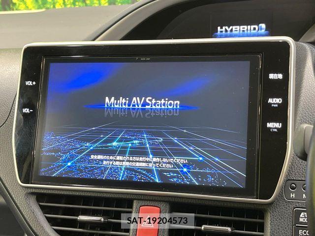 Toyota VOXY HYBRID 2017-03 6221124-3