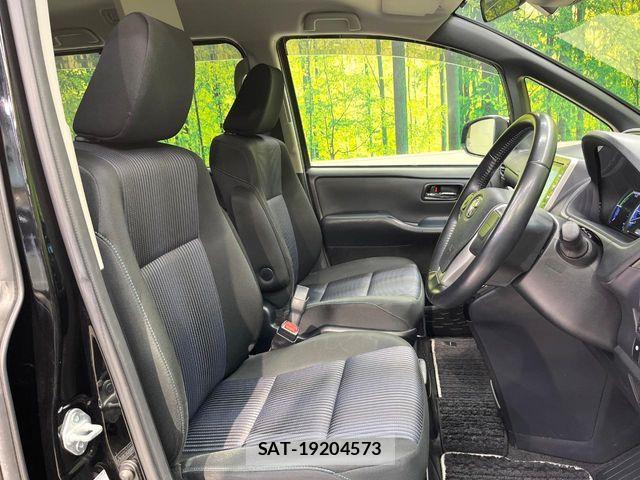 Toyota VOXY HYBRID 2017-03 6221124-7