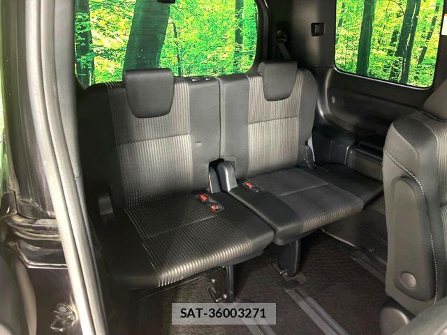 Toyota VOXY HYBRID 2017-11 6221129-9