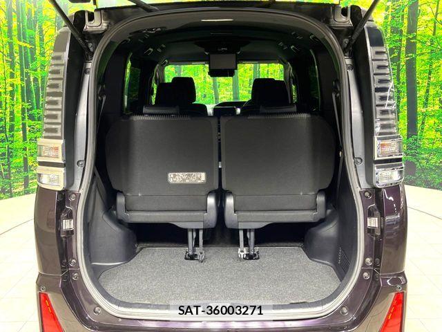 Toyota VOXY HYBRID 2017-11 6221129-10