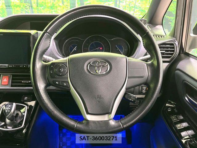 Toyota VOXY HYBRID 2017-11 6221129-11