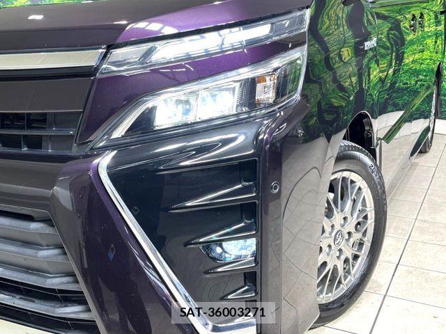 Toyota VOXY HYBRID 2017-11 6221129-12