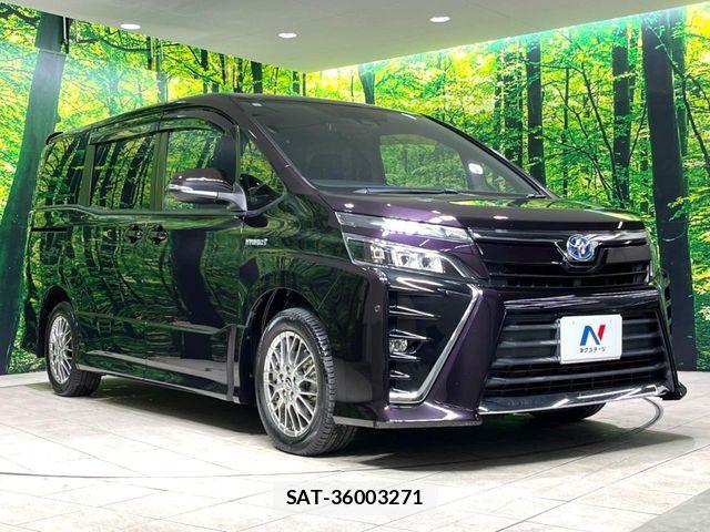 Toyota VOXY HYBRID 2017-11 6221129-16