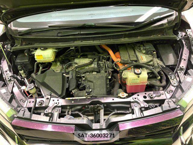 Toyota VOXY HYBRID 2017-11 6221129-18