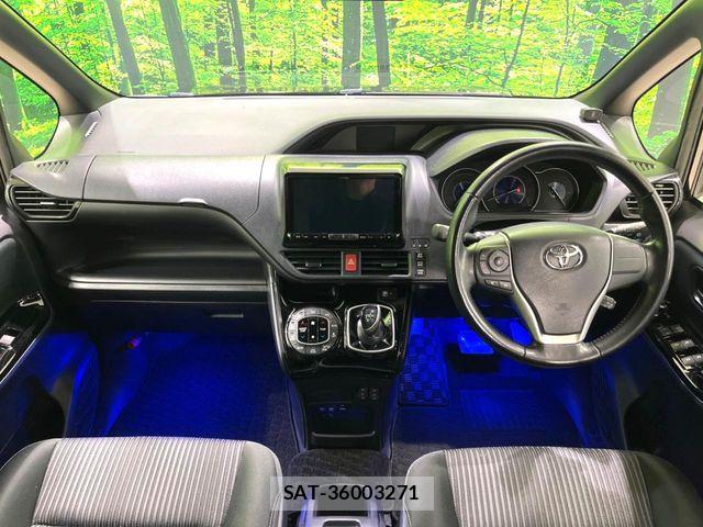 Toyota VOXY HYBRID 2017-11 6221129-1