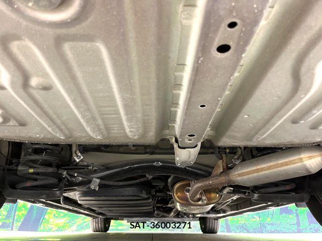 Toyota VOXY HYBRID 2017-11 6221129-19